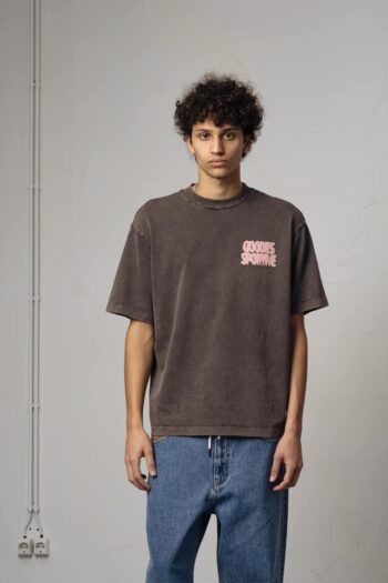 A model with Everyday Quartier Tee by Goodies Sportive